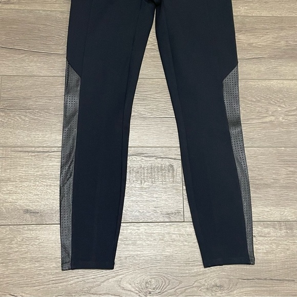 Spanx Perforated Faux Leather Panel Legging Very Black sz M - Picture 3 of 11